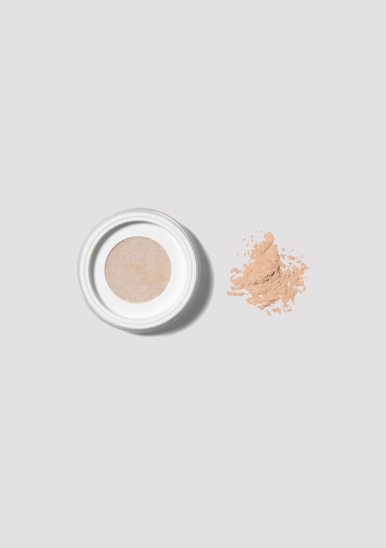 base blur mineral powder foundation runway room