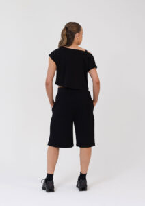 cropped studio tee black t-shirt